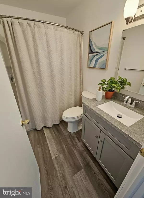 Lancaster, PA 17602,305 GREENLAND DR