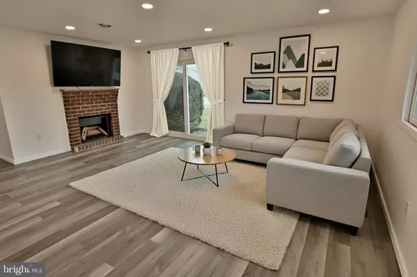 Lancaster, PA 17602,305 GREENLAND DR