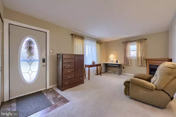 York, PA 17402,3842 OAKLEIGH DR