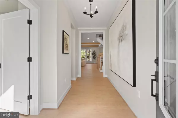 Vienna, VA 22180,1416 DESALE ST SW