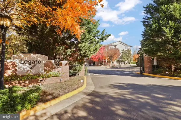 Fairfax, VA 22030,4401 WEATHERINGTON LN #304