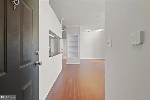 Fairfax, VA 22030,4401 WEATHERINGTON LN #304