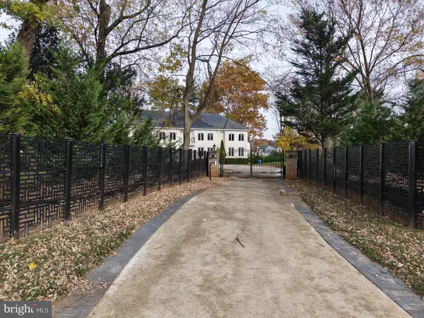 Vienna, VA 22182,9116 LEESBURG PIKE