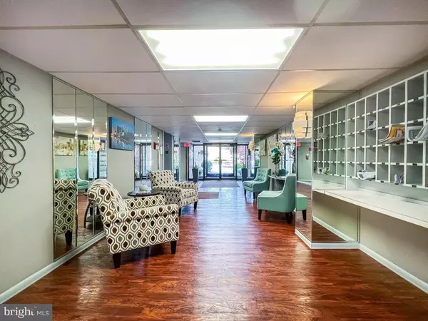 Philadelphia, PA 19114,6204-00 DELAIRE LANDING RD #204