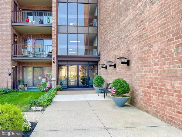 Philadelphia, PA 19114,6204-00 DELAIRE LANDING RD #204