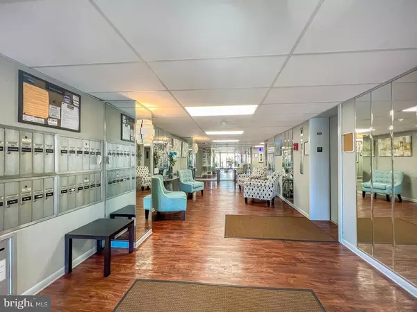 Philadelphia, PA 19114,6204-00 DELAIRE LANDING RD #204