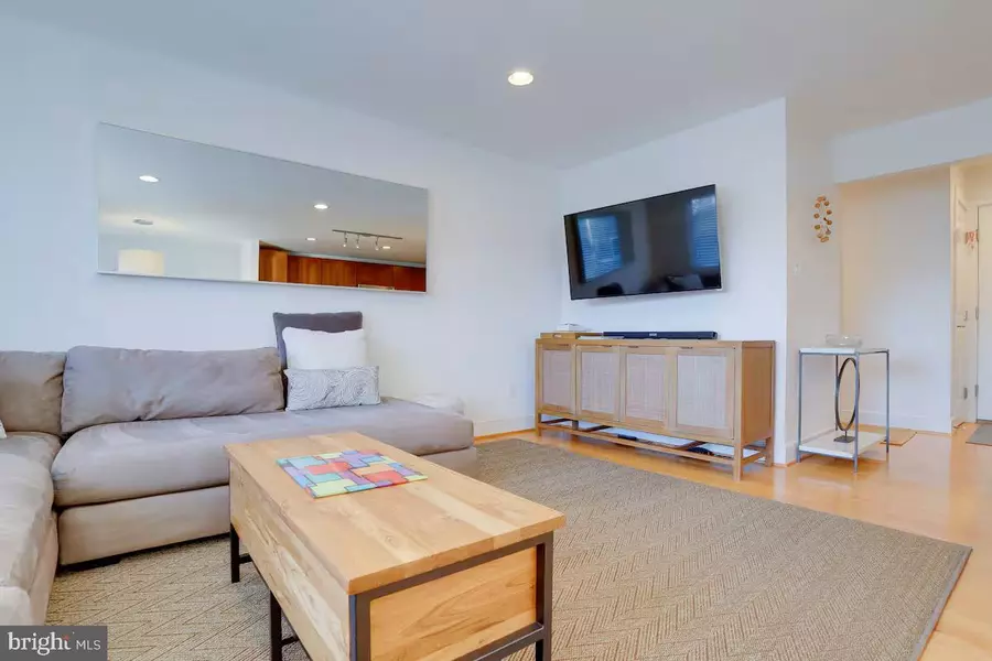 4118 18TH RD N #TOP FLOOR, Arlington, VA 22207