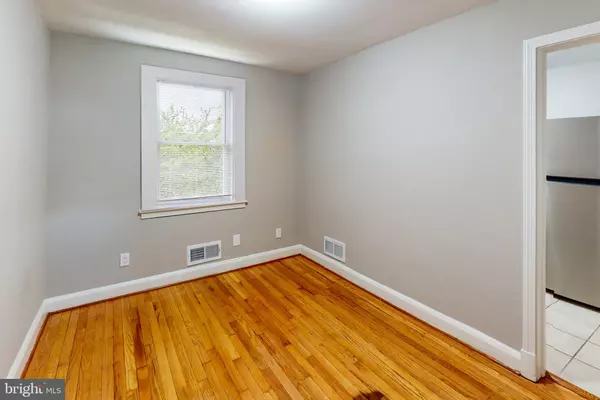 Baltimore, MD 21213,3920 LYNDALE AVE