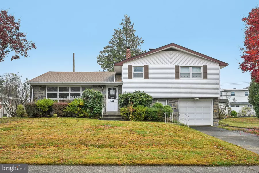 9227 BURBANK RD, Philadelphia, PA 19115