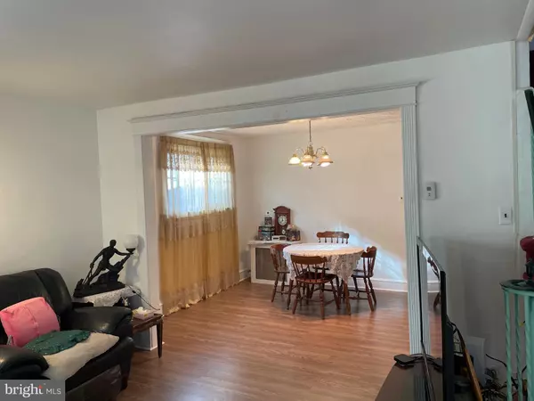 Upper Darby, PA 19082,206 HEATHER RD