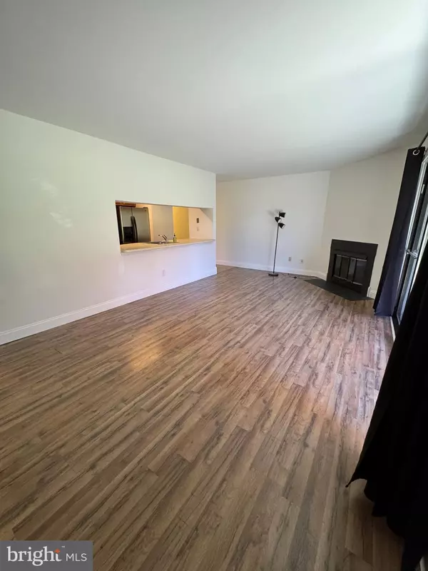 Cherry Hill, NJ 08003,1303 THE WOODS