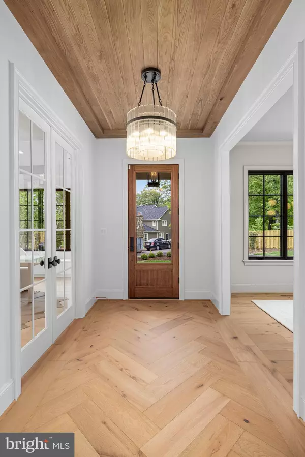 Mclean, VA 22101,2107 ELLIOTT AVE