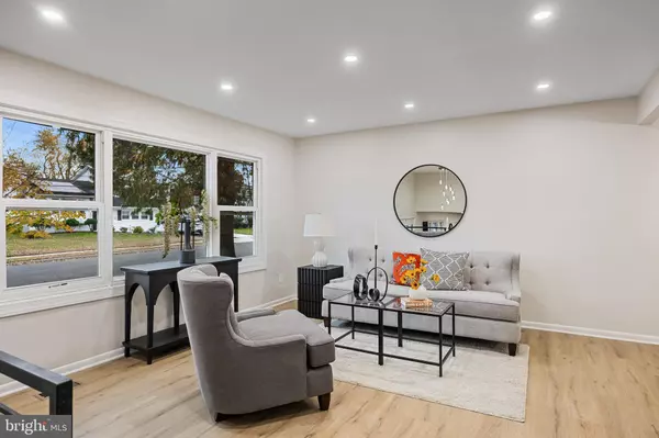 Beverly, NJ 08010,403 CARDINAL RD