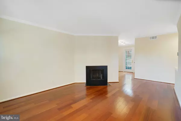 Arlington, VA 22206,4614 28TH RD S #B