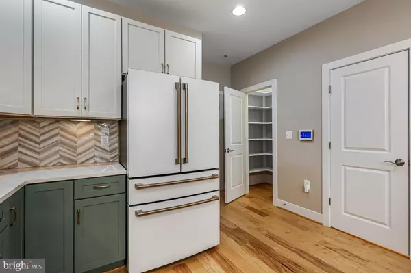 Alexandria, VA 22301,2205 RICHMOND HWY #101