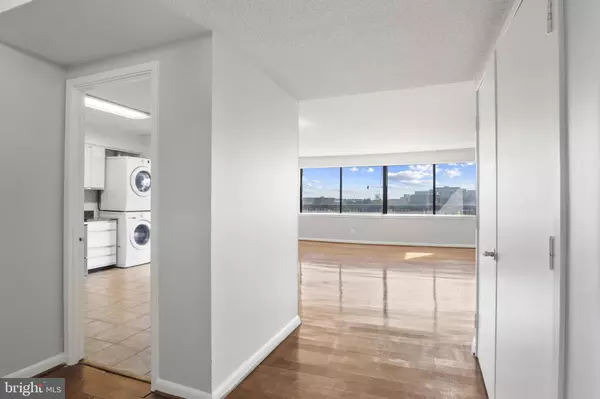 Falls Church, VA 22041,3709 S GEORGE MASON DR #613 E