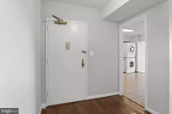 Falls Church, VA 22041,3709 S GEORGE MASON DR #613 E