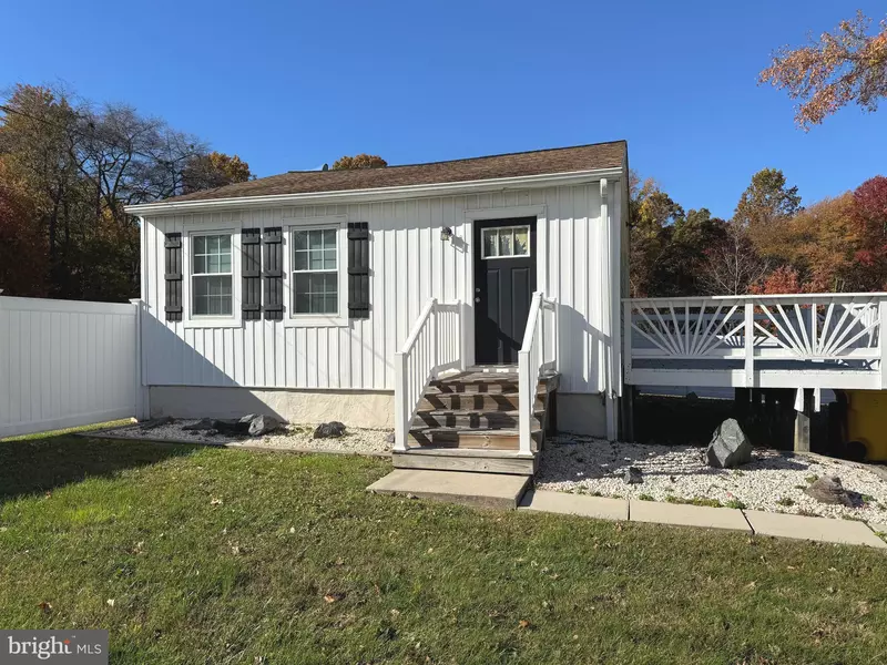 8140 HOG NECK RD, Pasadena, MD 21122