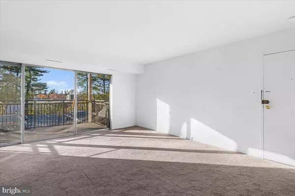 Falls Church, VA 22046,7354 ROUTE 29 #54/104