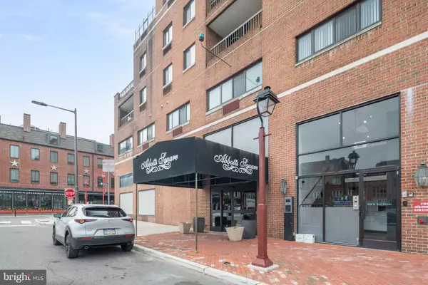 Philadelphia, PA 19147,200-10 LOMBARD ST #703