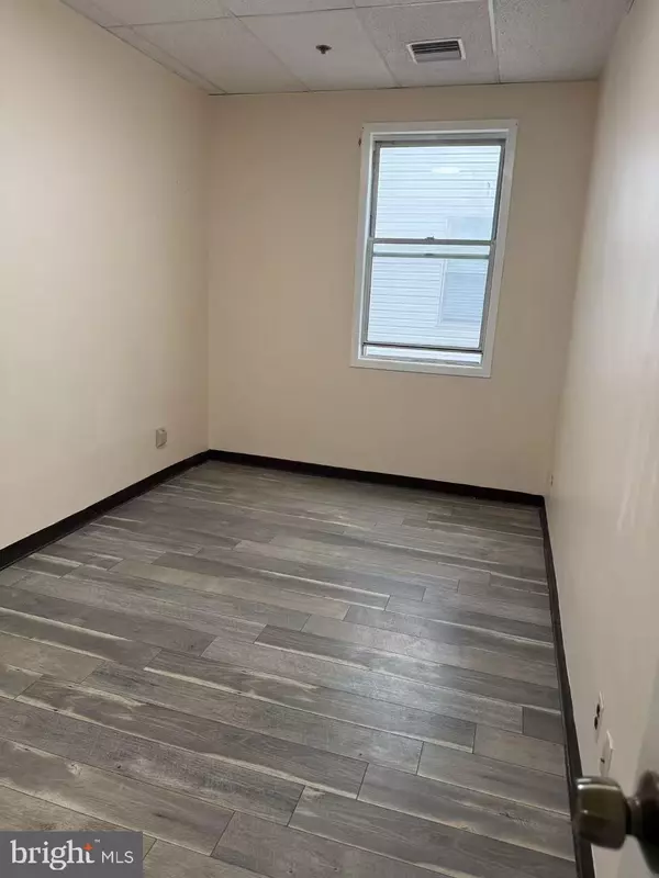 Philadelphia, PA 19107,1009 ARCH ST #4B