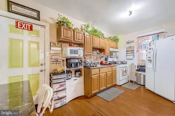 Camden, NJ 08105,930 N 32ND ST