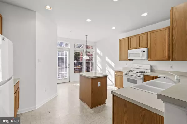 Bowie, MD 20721,2004 GOLDEN MORNING DR #30