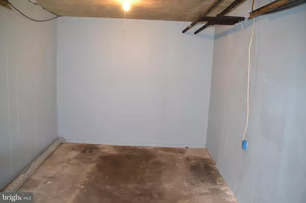 Upper Darby, PA 19082,7042 CLINTON RD