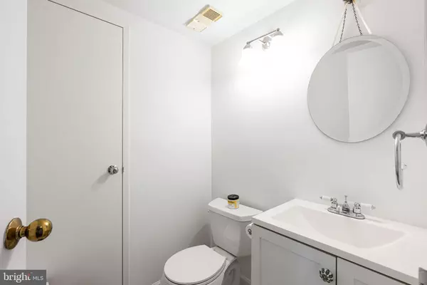 Philadelphia, PA 19147,200-10 LOMBARD ST #703