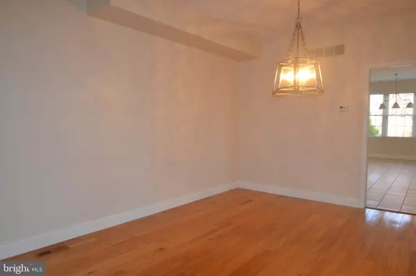 Ambler, PA 19002,105 BOLTON CT #156