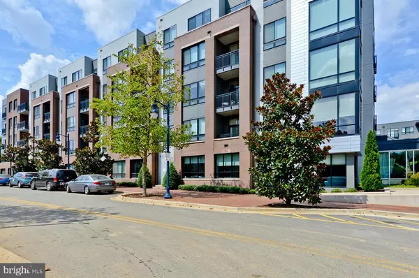 Oxon Hill, MD 20745,145 RIVERHAVEN DR #237