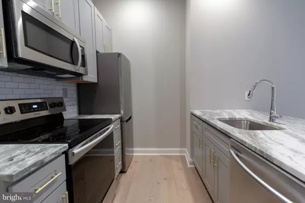 Philadelphia, PA 19102,1411-1 WALNUT ST #204