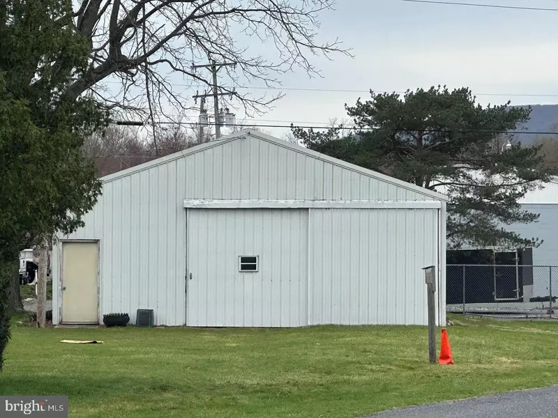 109 N BALTIMORE ST #POLE BUILDING, Dillsburg, PA 17019