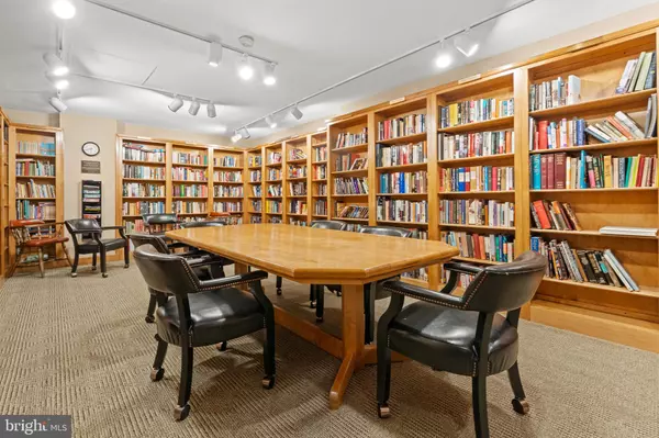 Mclean, VA 22102,1800 OLD MEADOW RD #1412