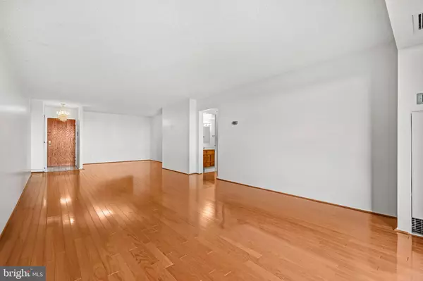 Mclean, VA 22102,1800 OLD MEADOW RD #1412