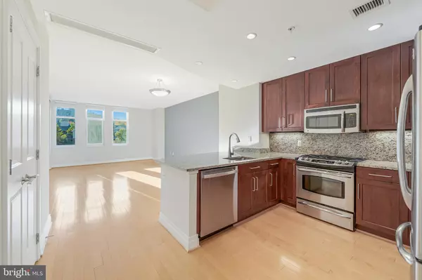 Mclean, VA 22102,8220 CRESTWOOD HEIGHTS DR #406