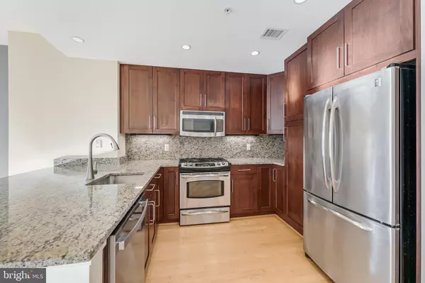 Mclean, VA 22102,8220 CRESTWOOD HEIGHTS DR #406