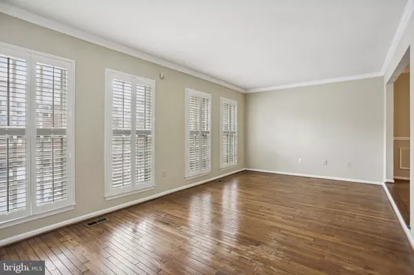 Alexandria, VA 22311,5134 HERITAGE LN