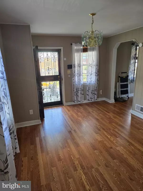 Capitol Heights, MD 20743,4119 URN ST