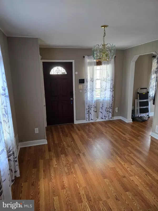 Capitol Heights, MD 20743,4119 URN ST