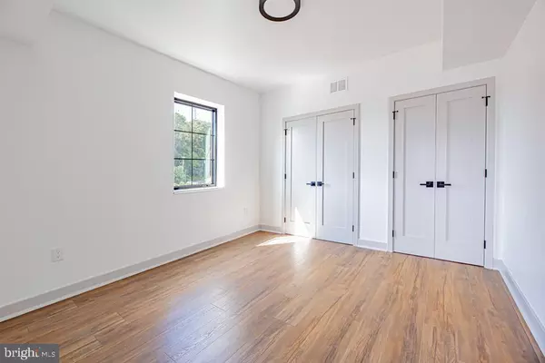 Philadelphia, PA 19128,5001 UMBRIA ST #U313