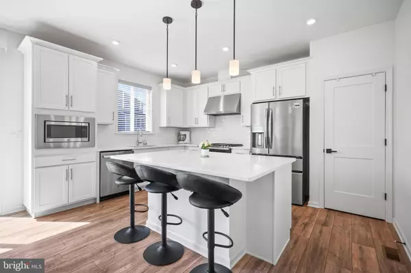 40 GAZANIA DR, Old Bridge, NJ 08857