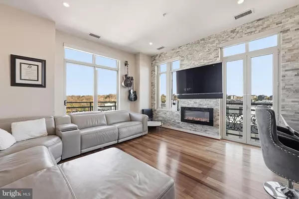 155 POTOMAC PSGE #PH05, Oxon Hill, MD 20745