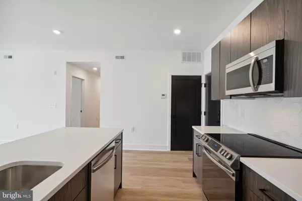 Philadelphia, PA 19141,1419 W GRANGE AVE #204