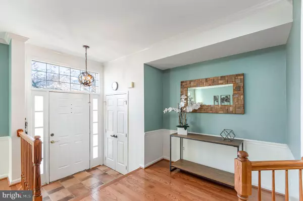 Alexandria, VA 22315,7039 KINGS MANOR DR