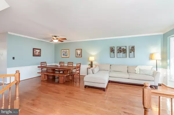 Alexandria, VA 22315,7039 KINGS MANOR DR