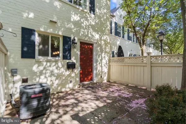 Alexandria, VA 22304,5272 MARIS AVE