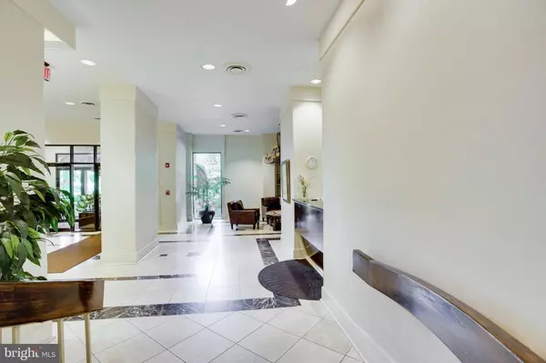 Alexandria, VA 22304,5300 HOLMES RUN PKWY #212