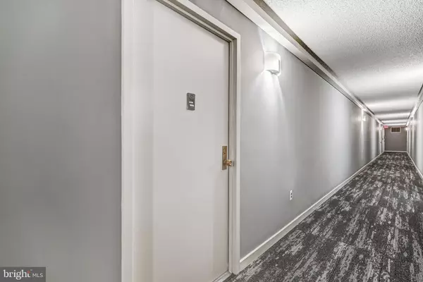 Alexandria, VA 22304,5300 HOLMES RUN PKWY #212