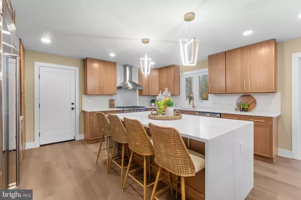 Oakton, VA 22124,10333 HICKORY FOREST DR